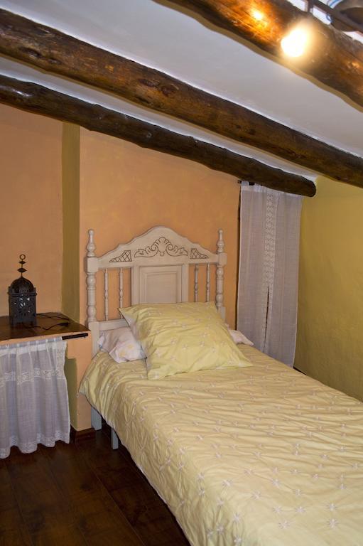 Casa Rural Los Lilos Gotor Bilik gambar